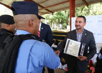 Antinarcóticos traslada últimos furgones con 50 toneladas de precursores para drogas