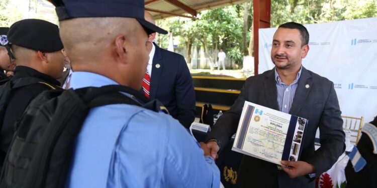 Antinarcóticos traslada últimos furgones con 50 toneladas de precursores para drogas