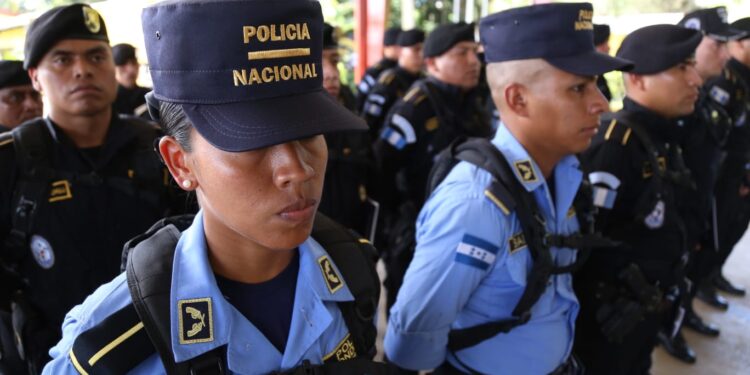 Antinarcóticos traslada últimos furgones con 50 toneladas de precursores para drogas