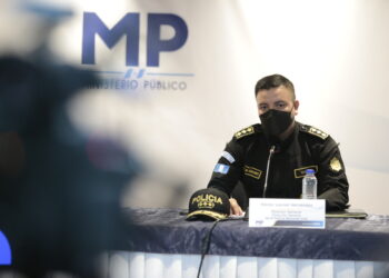 Investigación conjunta conduce a la captura de cinco policías