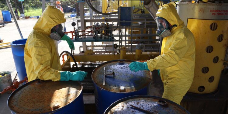 Supervisan trabajos en el Complejo de Precursores y Sustancias Químicas