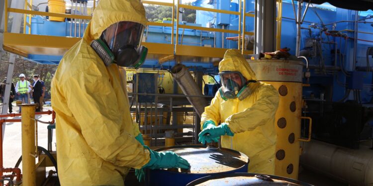 Supervisan trabajos en el Complejo de Precursores y Sustancias Químicas