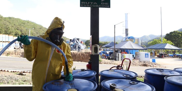 Supervisan trabajos en el Complejo de Precursores y Sustancias Químicas