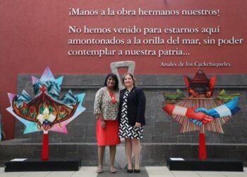Canadá entrega a Guatemala esculturas de hojas de maple en conmemoración de 60 años de relaciones diplomáticas