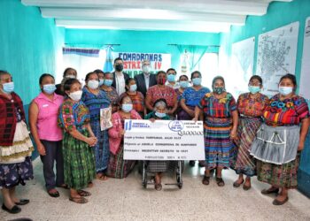 Comadronas de Sumpango reciben incentivo económico para dignificar su labor