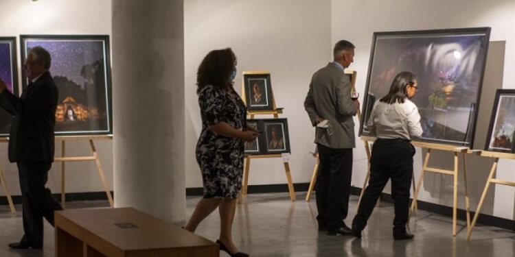 Minex participa en inauguración de exposición de astrofotografía que exalta la belleza cultural de Guatemala