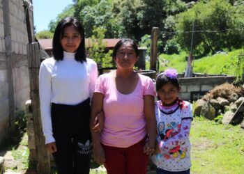 Otorgan becas de educación media y superior en Quetzaltenango