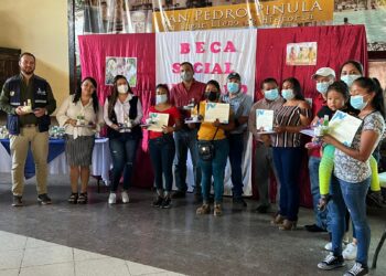 Culmina Beca Artesano en San Pedro Pinula