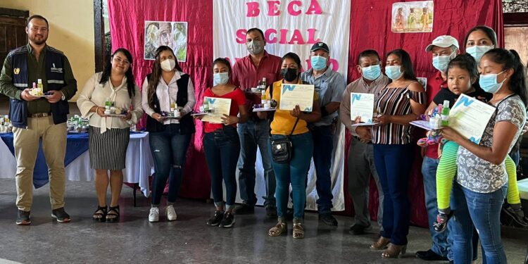 Culmina Beca Artesano en San Pedro Pinula