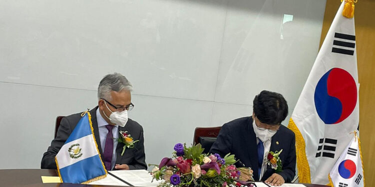 Guatemala creará centro de ciencia y tecnología agrícola