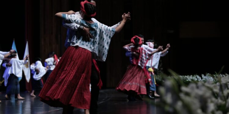 Gobernación reconoce labor de la PNC con un Ensamble de Marimbas