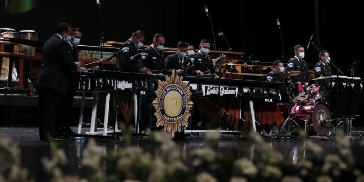 Gobernación reconoce labor de la PNC con un Ensamble de Marimbas