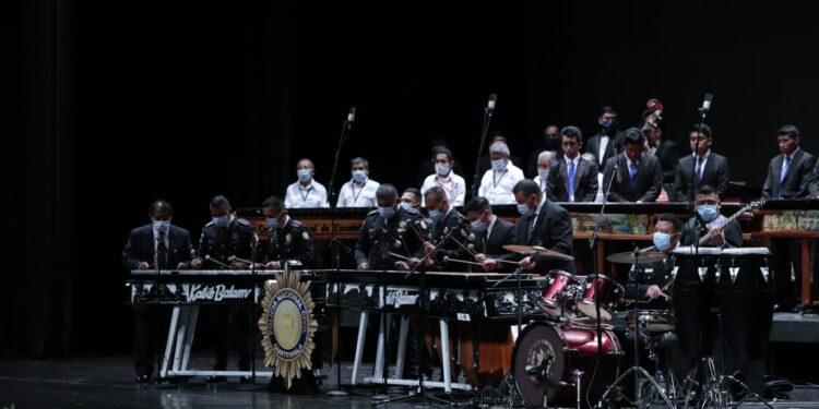 Gobernación reconoce labor de la PNC con un Ensamble de Marimbas