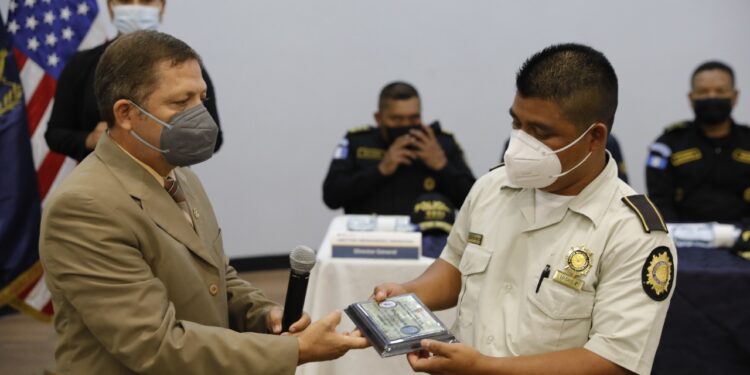 Demostración Científica fortalece la educación policial