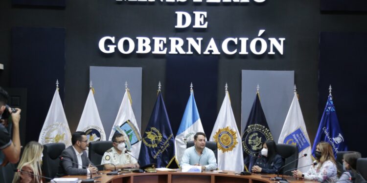 35 mil afiches serán distribuidos para fortalecer campañas preventivas