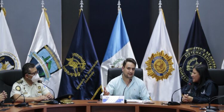 35 mil afiches serán distribuidos para fortalecer campañas preventivas