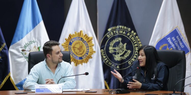 35 mil afiches serán distribuidos para fortalecer campañas preventivas