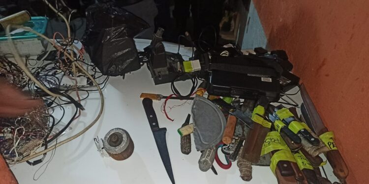 Fuerzas de seguridad localizan objetos ilícitos durante requisa en centro carcelario