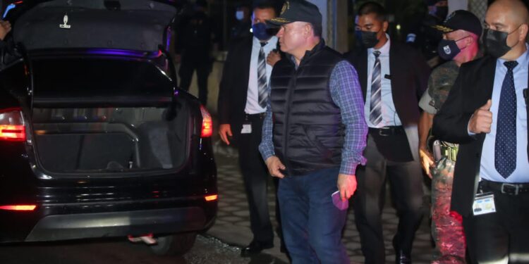 Ministro de Gobernación verifica operativos en Villa Nueva