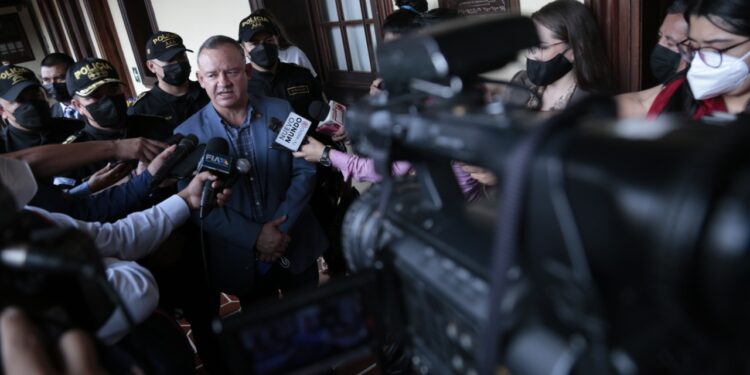 Capturan agentes policiales acusados de plagio o secuestro y robo agravado