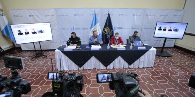 Capturan agentes policiales acusados de plagio o secuestro y robo agravado