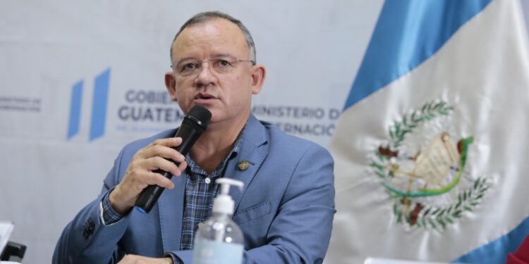 Capturan agentes policiales acusados de plagio o secuestro y robo agravado