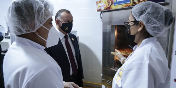 Comedor policial busca bienestar de agentes