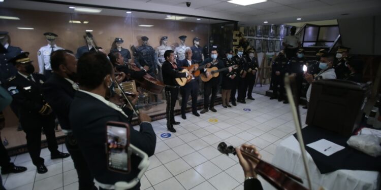Inicia celebración del 25 aniversario de PNC con alborada e izada del Pabellón Nacional