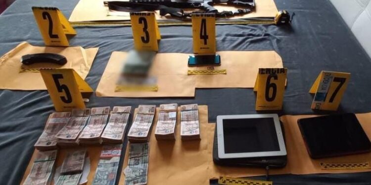 Localizan más de Q100 mil, fusiles y municiones en Huehuetenango