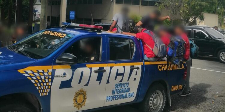 PNC localiza 50 migrantes transitando de forma irregular en el país