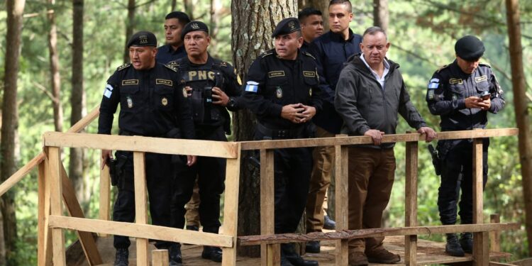 Autoridades supervisan formación de agentes de FEP