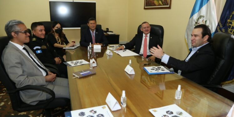 Convenio interinstitucional fortalece el combate a la defraudación y contrabando aduanero