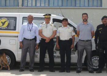 Embajada de Estados Unidos entrega unidad móvil canina  PNC