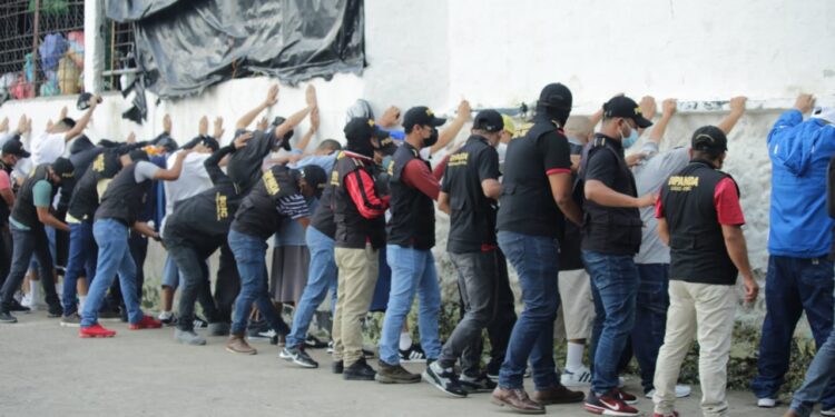 PNC desarrolla requisas en tres centros carcelarios