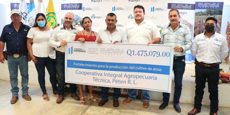 MAGA fortalece apoyo a dos proyectos productivos en Petén