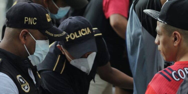 PNC desarrolla requisas en tres centros carcelarios