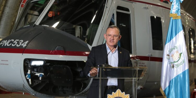 Guatemala refuerza combate aéreo contra el narcotráfico