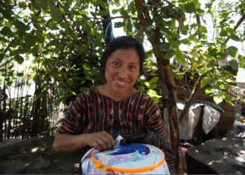 Otorgan bonos de salud en Sololá