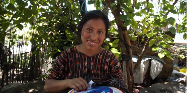 Otorgan bonos de salud en Sololá