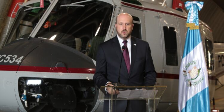 Guatemala refuerza combate aéreo contra el narcotráfico