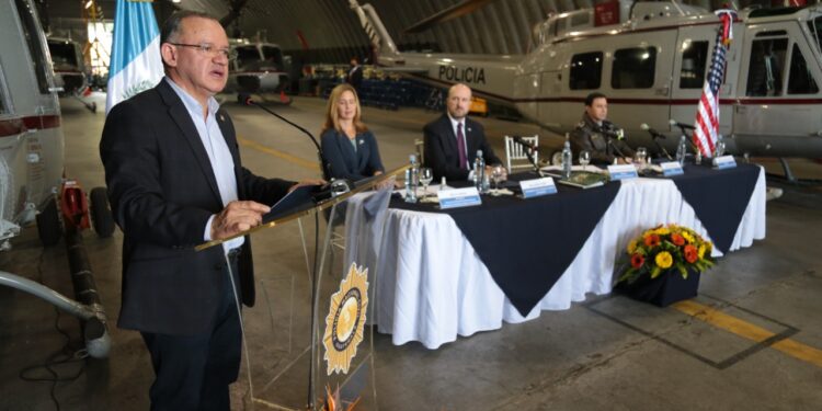 Guatemala refuerza combate aéreo contra el narcotráfico