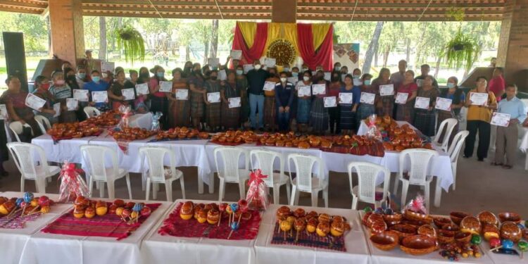 Beca Artesano concluye ciclo de capacitación en Rabinal