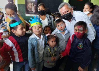 Exponen talleres para la juventud en Mixco