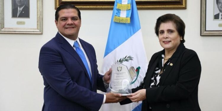 Minex reconoce aporte de ingeniero que diseñó pabellón de Guatemala en la Expo 2020 Dubái