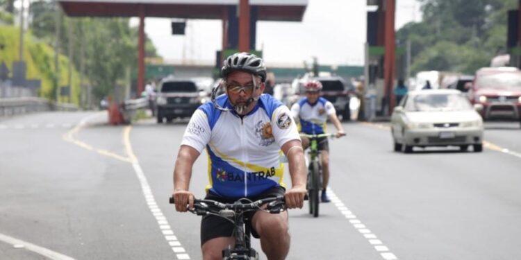 Realizan caravana ciclística para promover la denuncia ciudadana