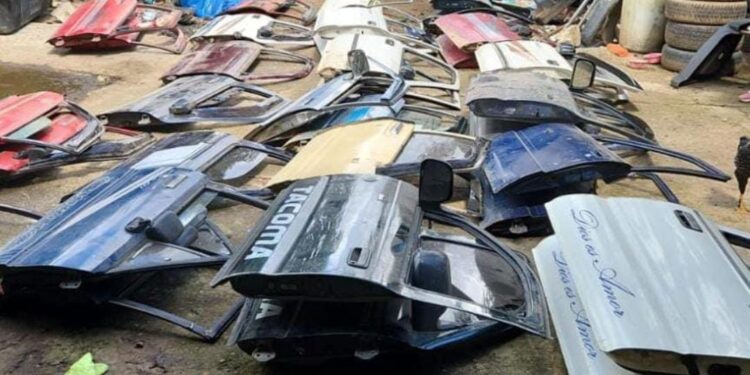 Localizan venta de piezas de automóviles presuntamente robadas