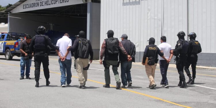 Mingob y MP desarticulan bandas dedicadas a la trata y extorsión