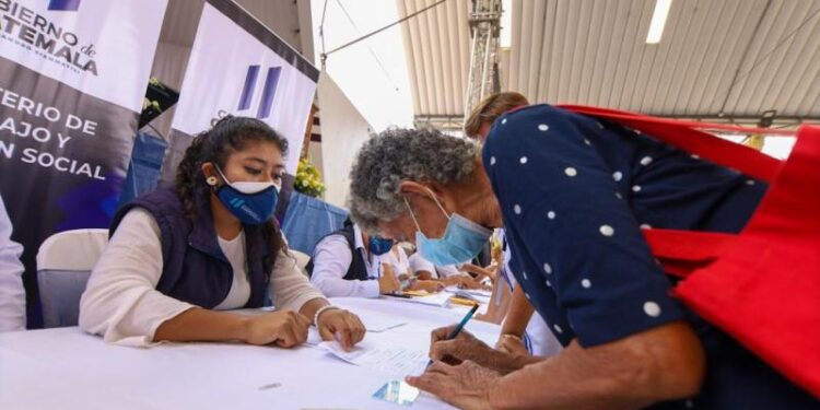 Esta semana se entregaron más de 2 mil notificaciones del Programa del Aporte Económico del Adulto Mayor