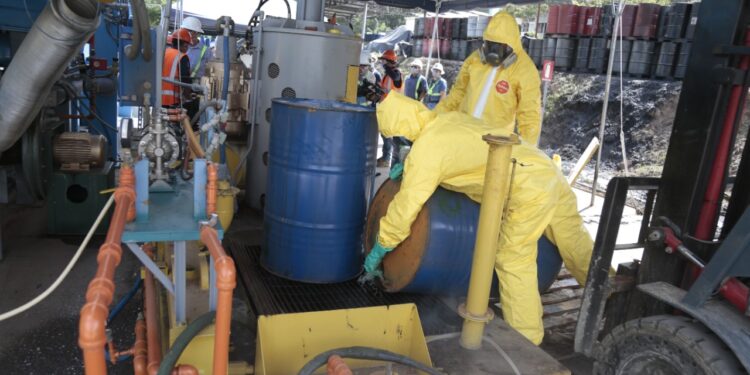 Comparten experiencias sobre traslado y destrucción de precursores químicos