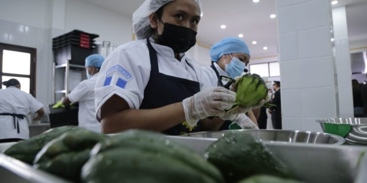 Inauguran segundo comedor policial